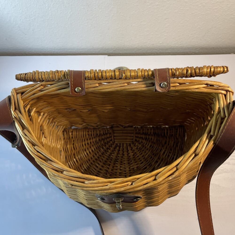 1960s 1970s Wicker Basket Purse Faux Leather Strap Boho Fishing Creel Bag - Picture 5 of 10